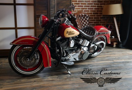 05 HD Softail Deluxe 2010 Morgan